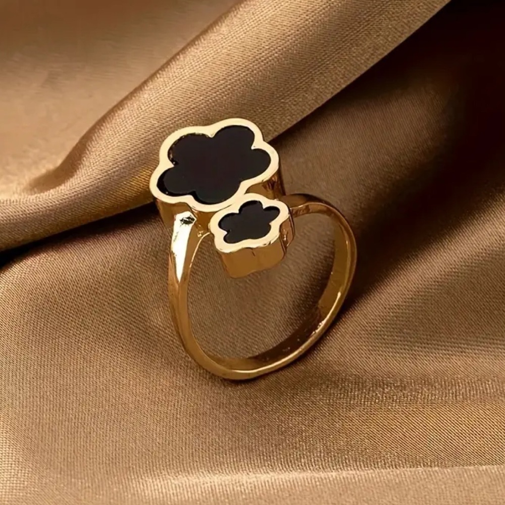 Vintage style Glamour Chic Gold 18k Plated Classic Clover Ring